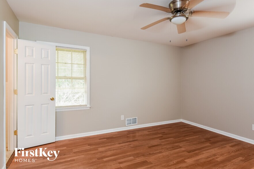 Building Photo - 1917 Annette Ln SW