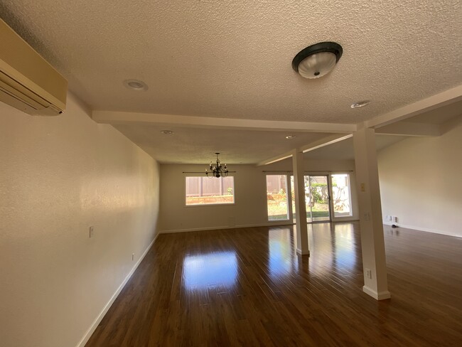 Building Photo - 95-696-696 Makaiolani St
