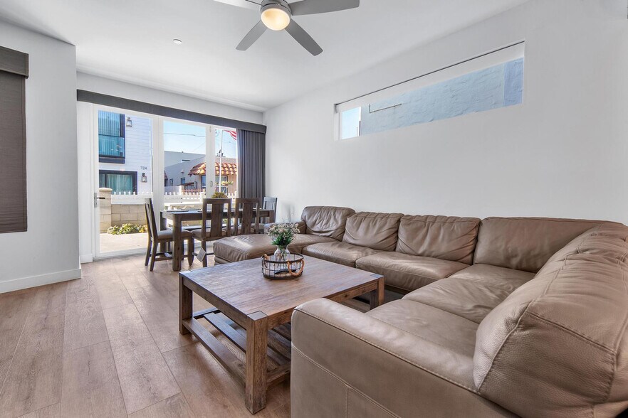 Building Photo - 717-21 Island Ct