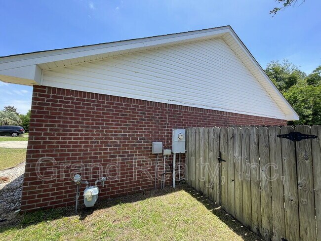 Building Photo - 10337 Wailuku Dr