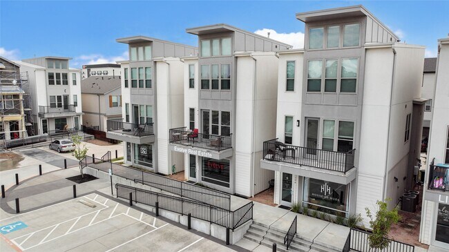 Building Photo - 18732 Centro Main St