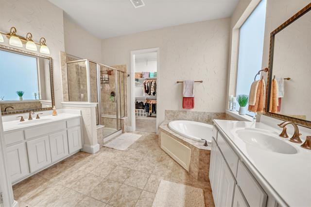 Building Photo - 5048 Exposition Way