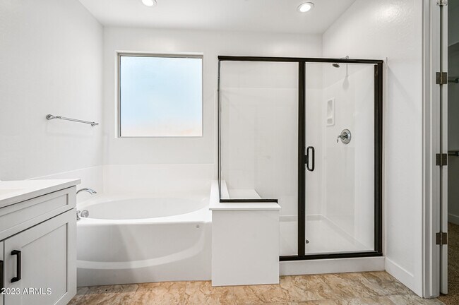 Building Photo - 8725 W Wagon Wheel Dr