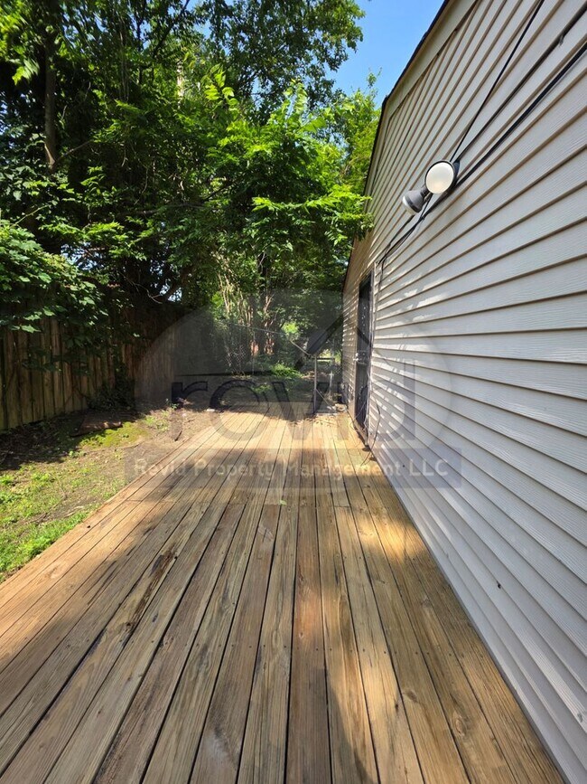 Building Photo - Great 2 Bedroom Apartment in Midtown!