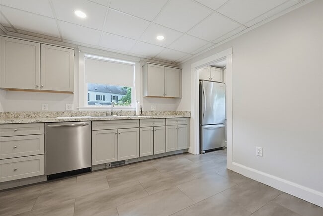 Building Photo - 63 Bancroft Park