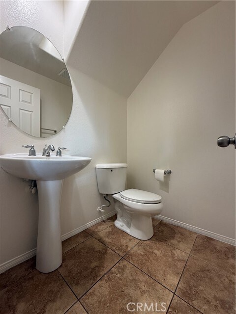 Building Photo - 506 N Placer Privado