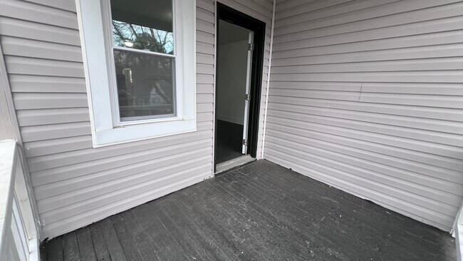 Building Photo - 1707 Holladay St