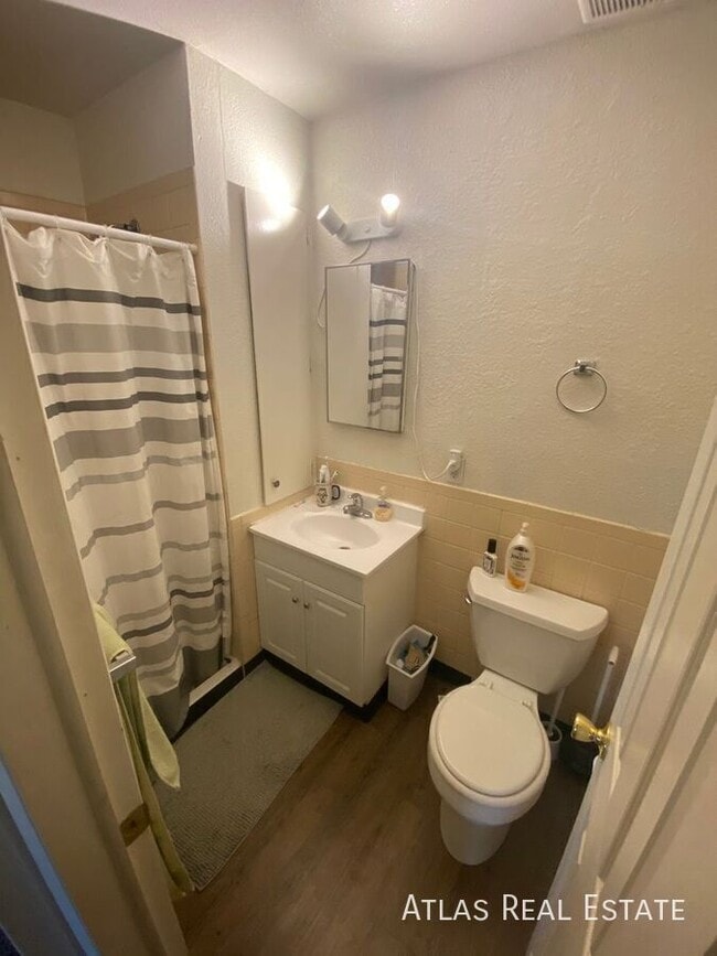 Building Photo - 1526 Lowell Blvd