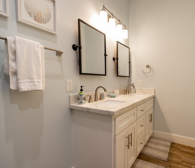 Building Photo - 16511 John Davis Rd