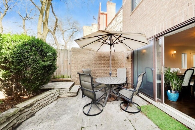 Building Photo - 1865 N Dayton St