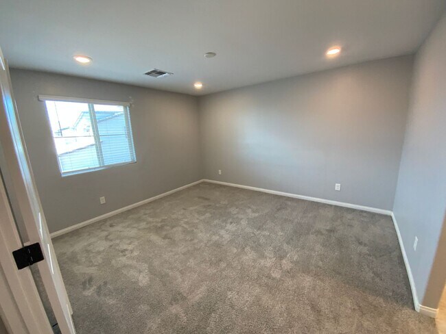 Building Photo - Townhouse in Summerlin North