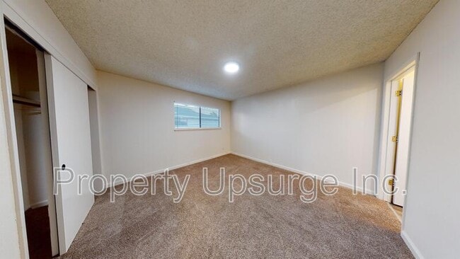 Building Photo - 905 Lakeside Dr