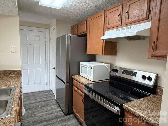 Building Photo - 1604 Arlyn Cir