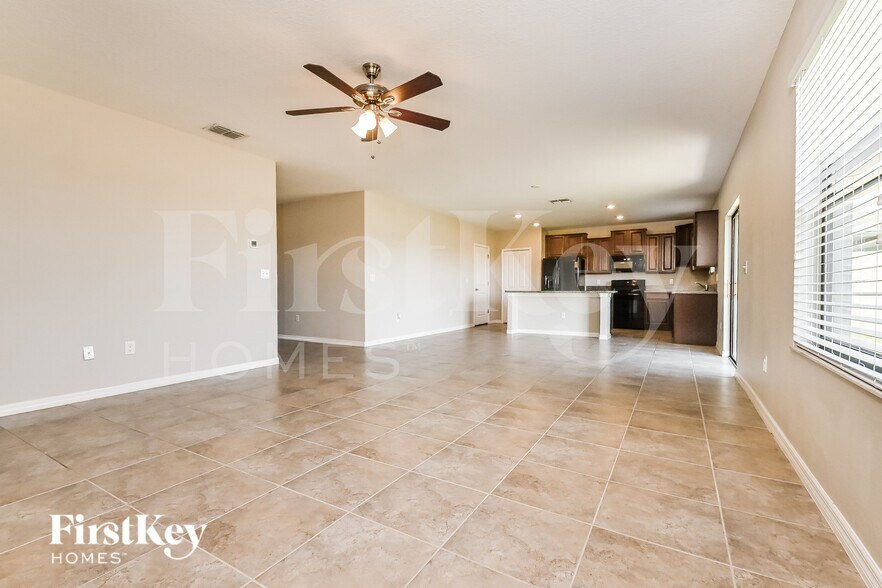 Building Photo - 9631 Sage Creek Dr