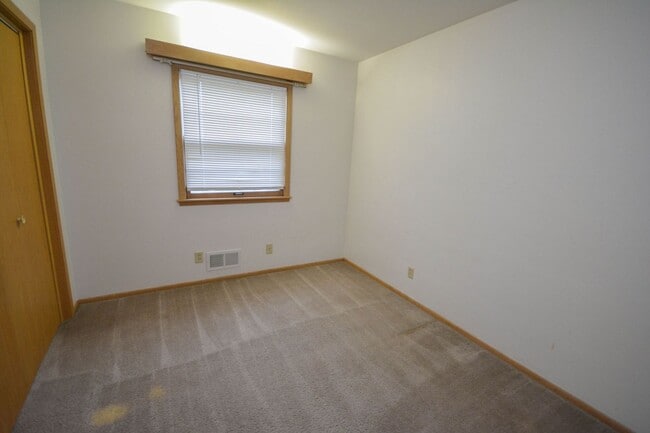 Building Photo - 619 2nd St NW