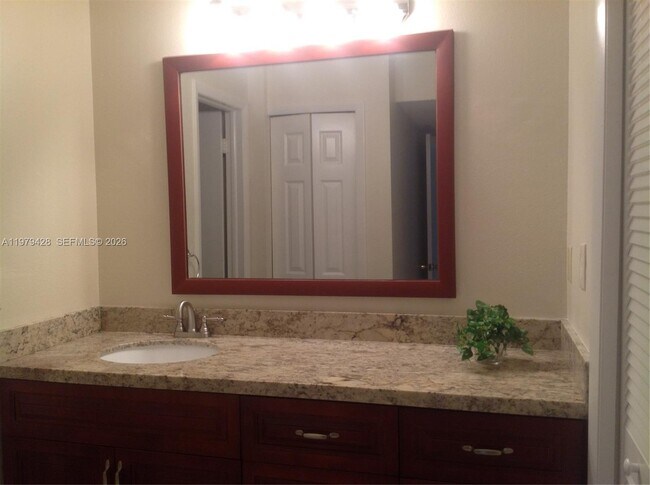 Building Photo - 16246 Laurel Dr