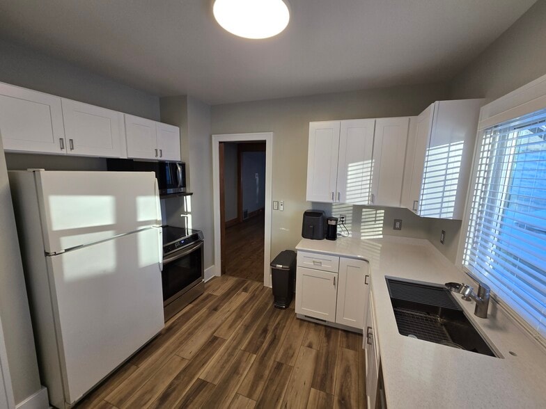 apt 1 kitchen - 1019 Widdicomb Ave NW