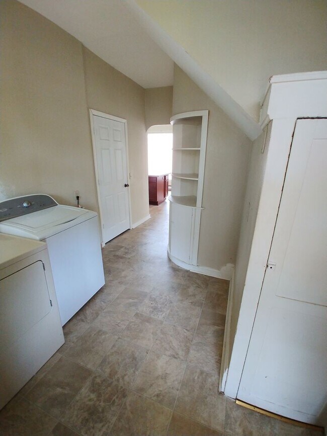 Building Photo - 189 E Merrill Ave