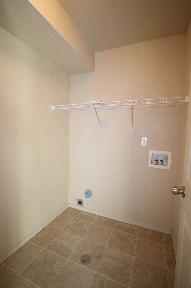 Building Photo - Stunning 4 Bedroom Home in Indigo Ranch!