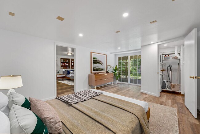 Building Photo - 475 Riverview Dr