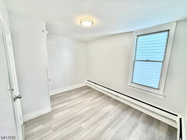 Building Photo - 46 Hawkins St