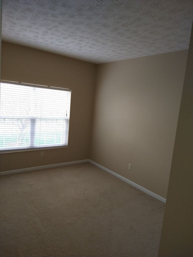 Building Photo - Your Next home is on a quiet cul-de-sac in Beavercreek!