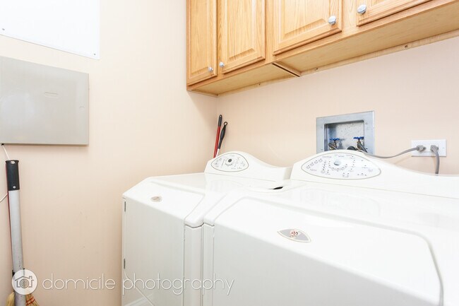 Building Photo - 4953 Oakton St