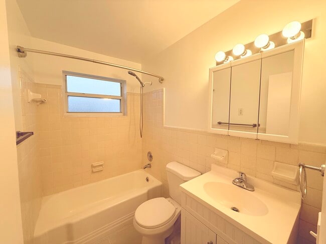 Building Photo - 626 Prosperity Farms Rd