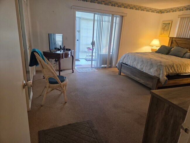 Building Photo - 4 Lake Vista Trail