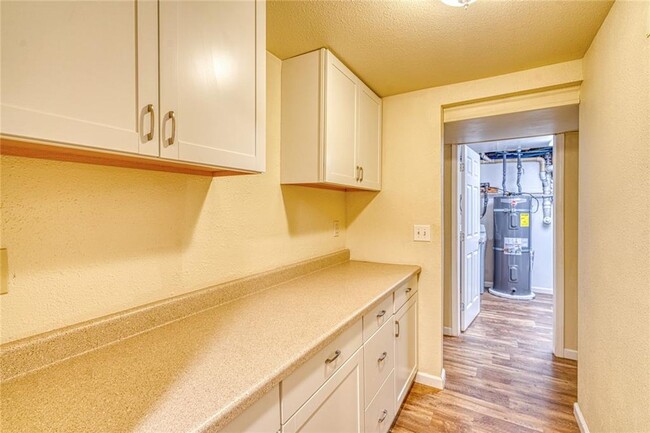 Building Photo - 296 Hartt Hill Dr