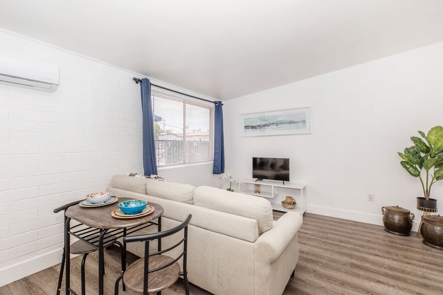 Building Photo - Equinox on Prince