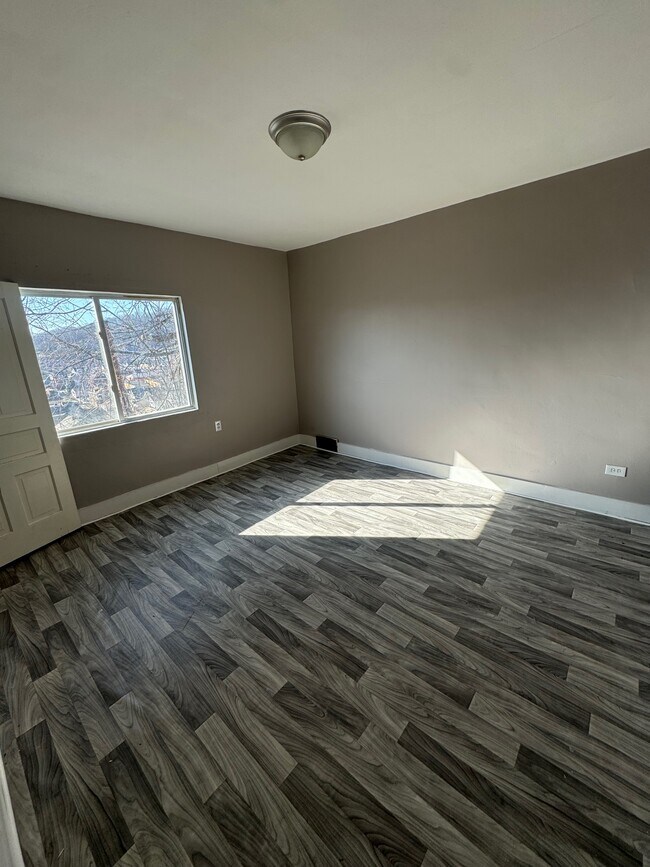 Building Photo - 908 Benwood Ave