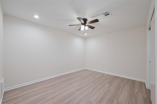 Building Photo - 5323 Forest Dr