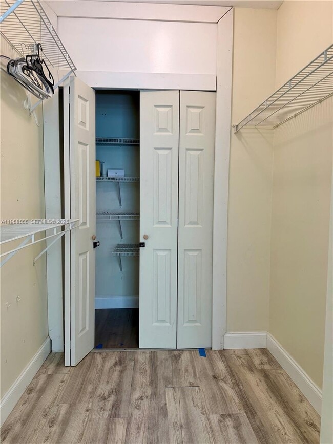 Building Photo - 17150 N Bay Rd