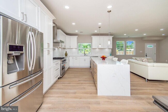Building Photo - 8830 Badger Dr