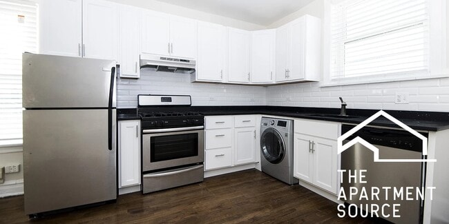 Building Photo - 918 Green Bay Rd