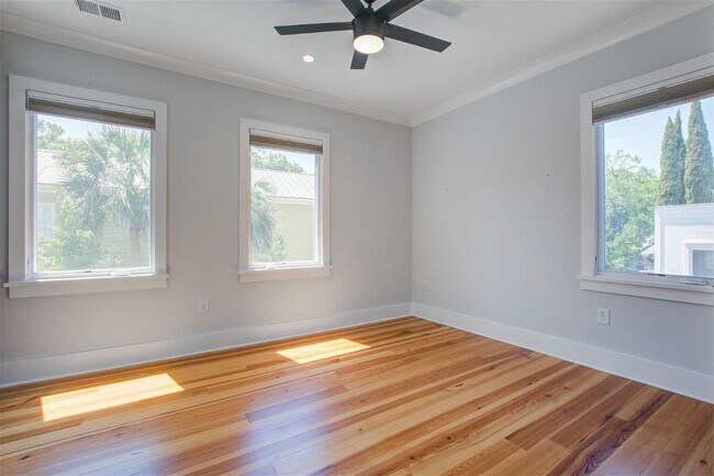 Building Photo - 21 Charlotte Street Apt #D, Charleston, SC...