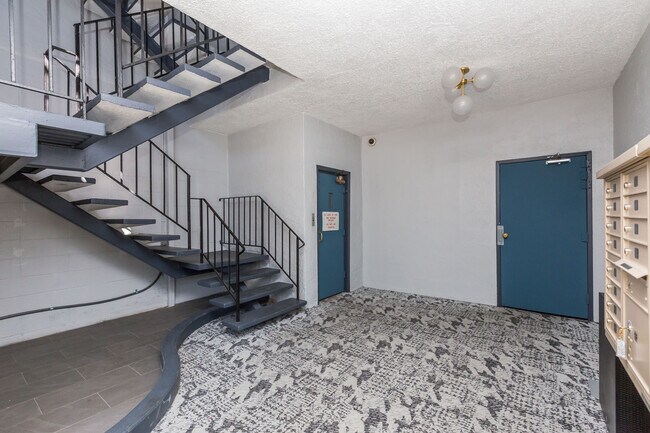 Building Photo - 630 Mariposa