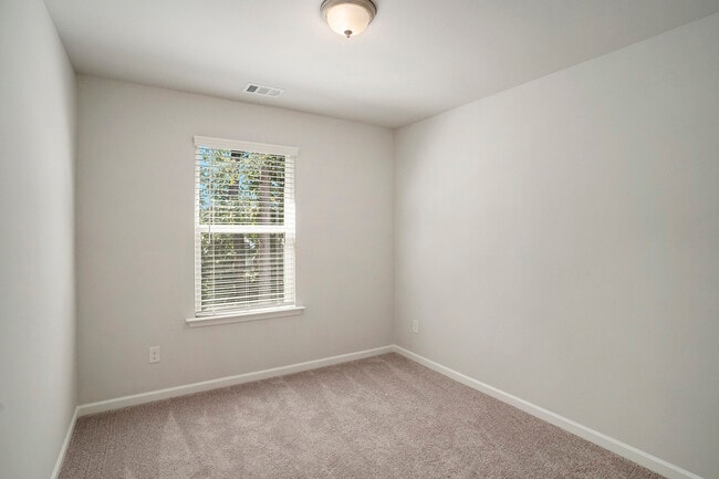 Building Photo - 3170 Washburn St SE