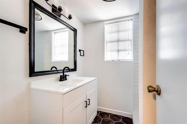 Building Photo - 524 N Woods St