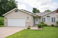 Building Photo - Private End-Unit Townhome with Walkout Basement