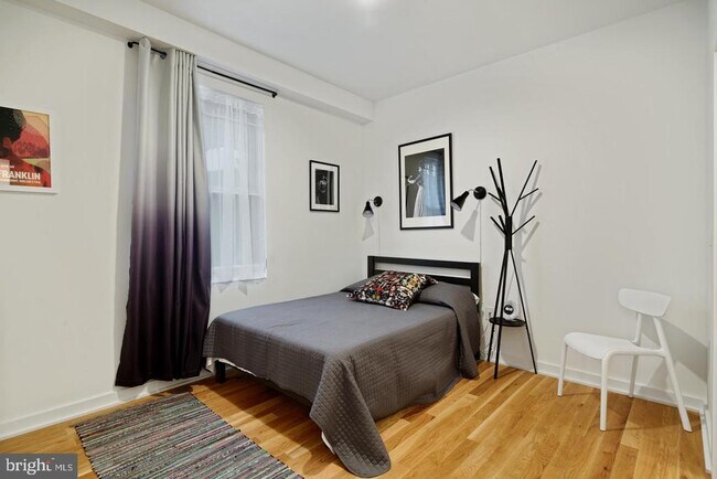 Building Photo - 1917-21 E Letterly St