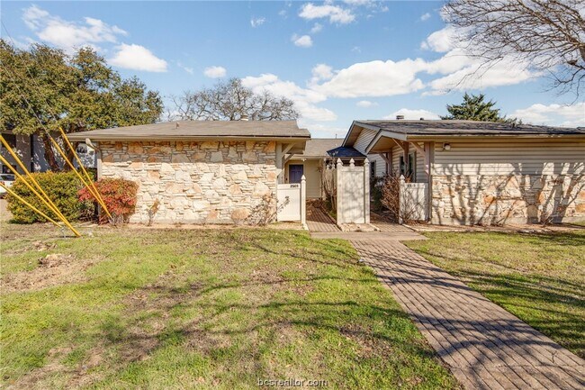 Building Photo - 2501 Longmire Dr