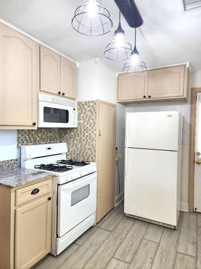 Building Photo - 2 Bed 1 Bath 2 Covered Carport in Corbin P...
