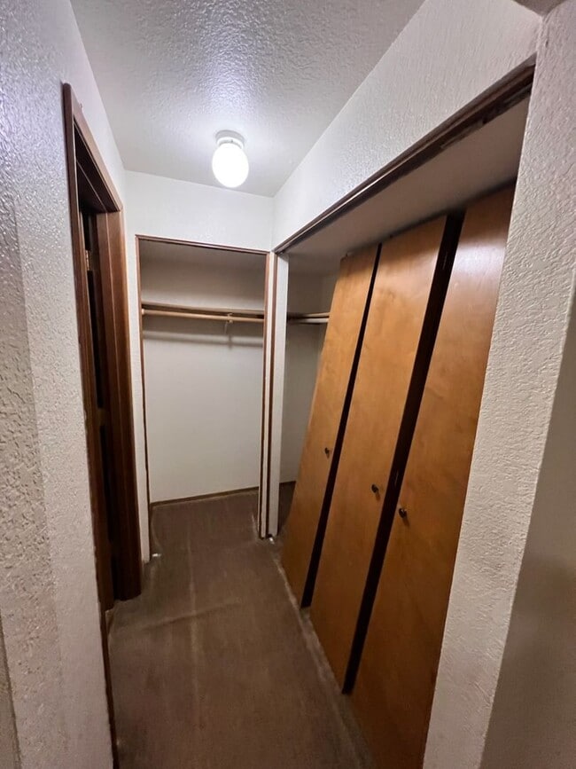 Building Photo - Oakbrook 2 Story 3 Bedroom home