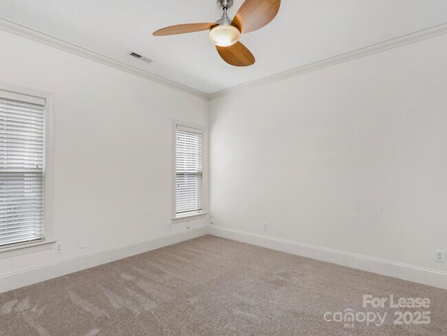 Building Photo - 2416 Chesterfield Ave