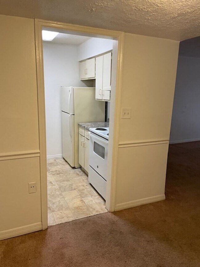 Building Photo - Ground floor One bedroom condo