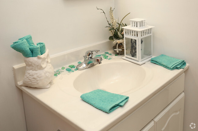 Bathroom - Greenbriar Hills Apartments