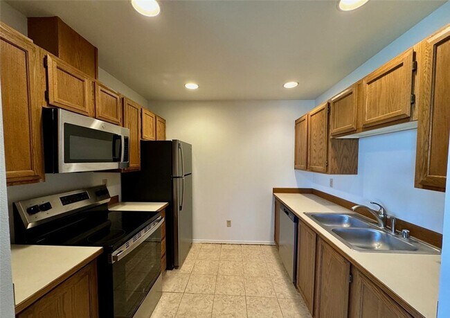 Building Photo - Gorgeous 2-Bedroom, 1-Bathroom Condo for Rent