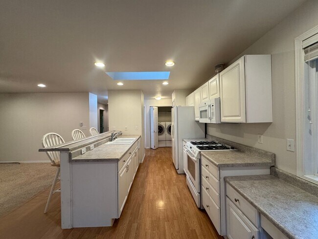 Building Photo - Home Sweet Home! 2 bedroom in Gig Harbor!